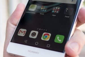 Üç arka kameralı Huawei P20 serisi geliyor