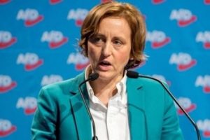 Almanya'da ırkçı politikacı hakkında suç duyurusu