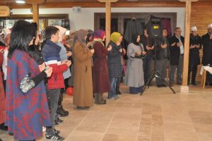 Bursa'da tarihî han esnafı duayla iş başı yapıyor
