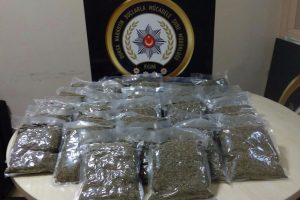 Bursa polisi uyuşturucu baronlarına göz açtırmadı