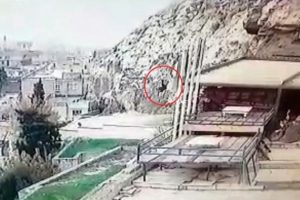 Kalede selfie çeken adam böyle düştü