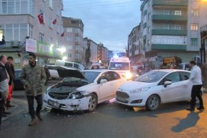 Ehliyetsiz sürücü kaza yaptı: 2 yaşındaki bebek yaralandı