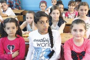 Suriyeli öğrencilere eğitim veren öğretmenler kadro bekliyor