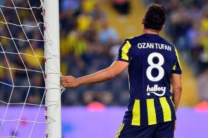 Fenerbahçe'de Ozan Tufan ve Van Persie kadro dışı!