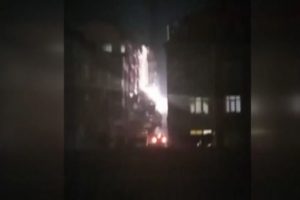 Patlayan trafo adeta geceyi gündüze çevirdi