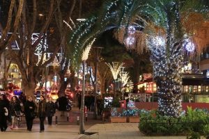 Bağdat Caddesi eski günlerini arıyor