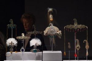 Katar kraliyet ailesinin sergilenen mücevherleri çalındı