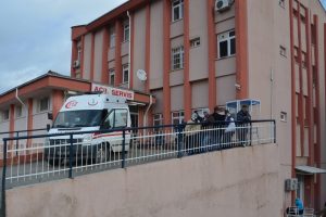 Servis otobüsü ile çekici çarpıştı: 9 yaralı