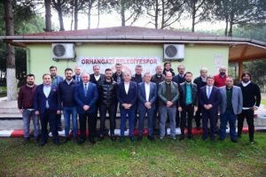 Orhangazi Belediyespor'da yönetim tam kadro ilk toplantısını gerçekleştirdi