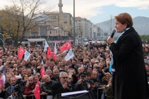 Akşener mitinginde dikkat çeken pankart!