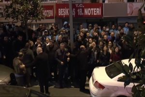 Beşiktaş Belediyesi önünde hareketli anlar