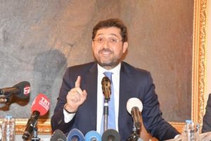 Murat Hazinedar belediye önünde konuştu