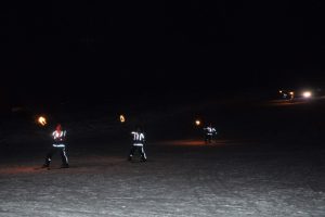 103. yıl dönümünde meşaleli kayak gösterisi