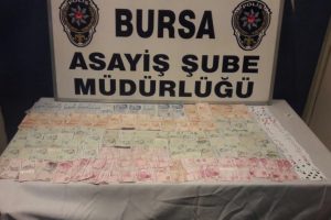 Bursa'da dernek lokaline kumar baskını!