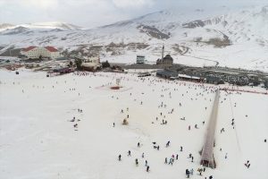 Bursa Uludağ'da kar kalınlığı 123 santimetre