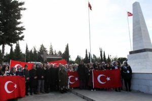 KYK öğrencileri şehit ailelerini ve şehitliği ziyaret etti