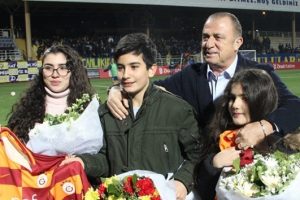 Fatih Terim, Fethi Sekin'in çocuklarına forma hediye etti