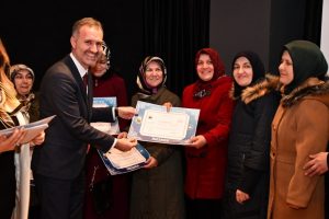 Bursa'da İnesmek'te 772 kursiyer sertifika aldı