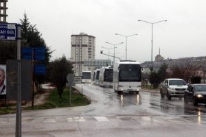 ÖSO askerleri otobüslerle Suriye'ye sevk ediliyor
