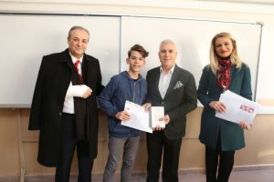 Bursa'da Bozbey'den öğrencilere: Tatilde en az bir kitap okuyun