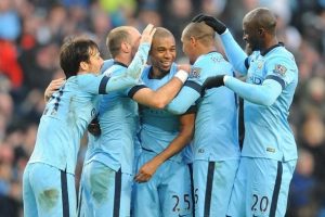 Manchester City'den Fernandinho'ya yeni sözleşme