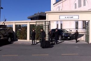 Erdoğan cuma namazını Hz. Ali Camii'nde kıldı