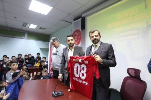 Bursa'nın Gürsu Belediye Başkanı Işık genç sporcuları ağırladı