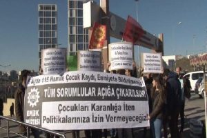 Hastane önünde ''115 hamile çocuk'' protestosu