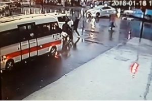 Vakıf Müdürü'ne baltalı saldırı