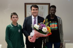 Bursa Osmangazi'de kıtalar arası karne heyecanı