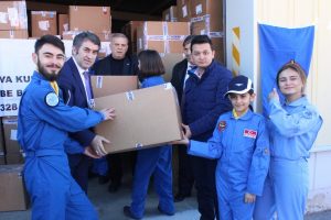 Bursa'da Türk Hava Kurumu binlerce öğrenciye kıyafet yardımı yaptı