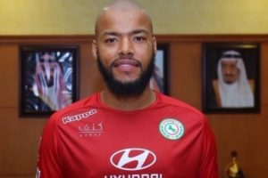Rais M'Bolhi Arabistan'a transfer oldu