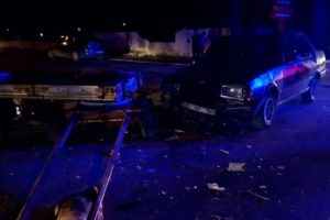 Alkollü kişinin kullandığı at arabası, otomobile çarptı
