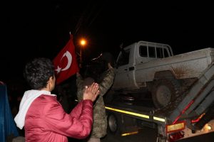 ÖSO doçkalarıyla Afrin sınırında