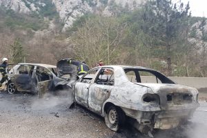 Bursa'da iki otomobil alev alev yandı: 8 yaralı