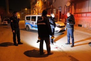 Yol ortasında kanlar içinde yaralı olarak bulundu