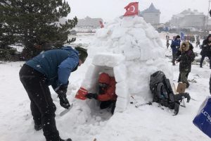 Bursa Uludağ'da 'kış şenliği' coşkusu!