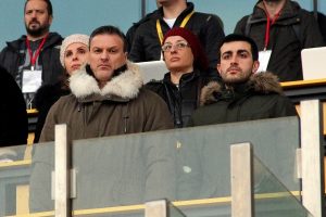 Alpay Özalan'dan genç oyunculara yakın markaj