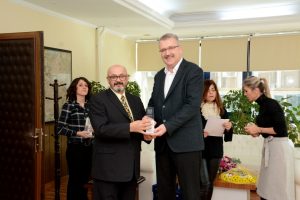 Bursa Karacabey'de emektar bakkallara plaket