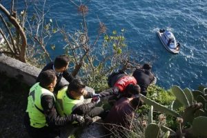 İnsan zinciri oluşturup kurtardılar
