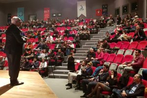 Yalçın Aras tecrübelerini Bursa'da üniversiteli gençler ile paylaştı
