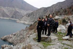 Su seviyesi 37 metre düştü! Oraya akın ettiler