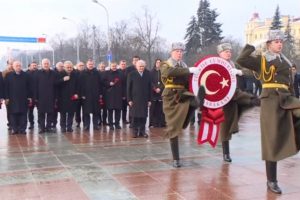 Yıldırım, Belarus'ta Zafer Anıtı'na çelenk koydu