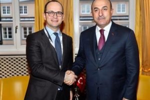Çavuşoğlu, Arnavut mevkidaşı ile görüştü