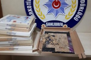 Bebek kıyafetlerinin arasından 23 bin uyuşturucu hap çıktı