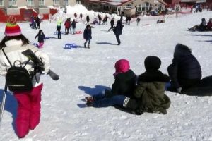 Bursa Uludağ'da poşetli kayak