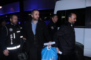 Gülen'i izlerken yakalandılar