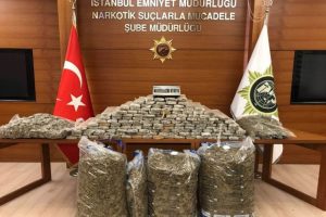 İstanbul'da 200 kilo esrar ele geçirildi