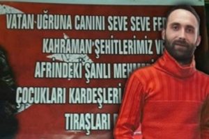 Bursa'da asker ve şehit yakınlarını ücretsiz tıraş ediyor