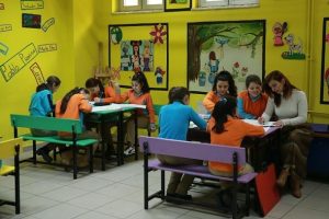 Okulun bodrum katını sanat atölyesine dönüştürdüler